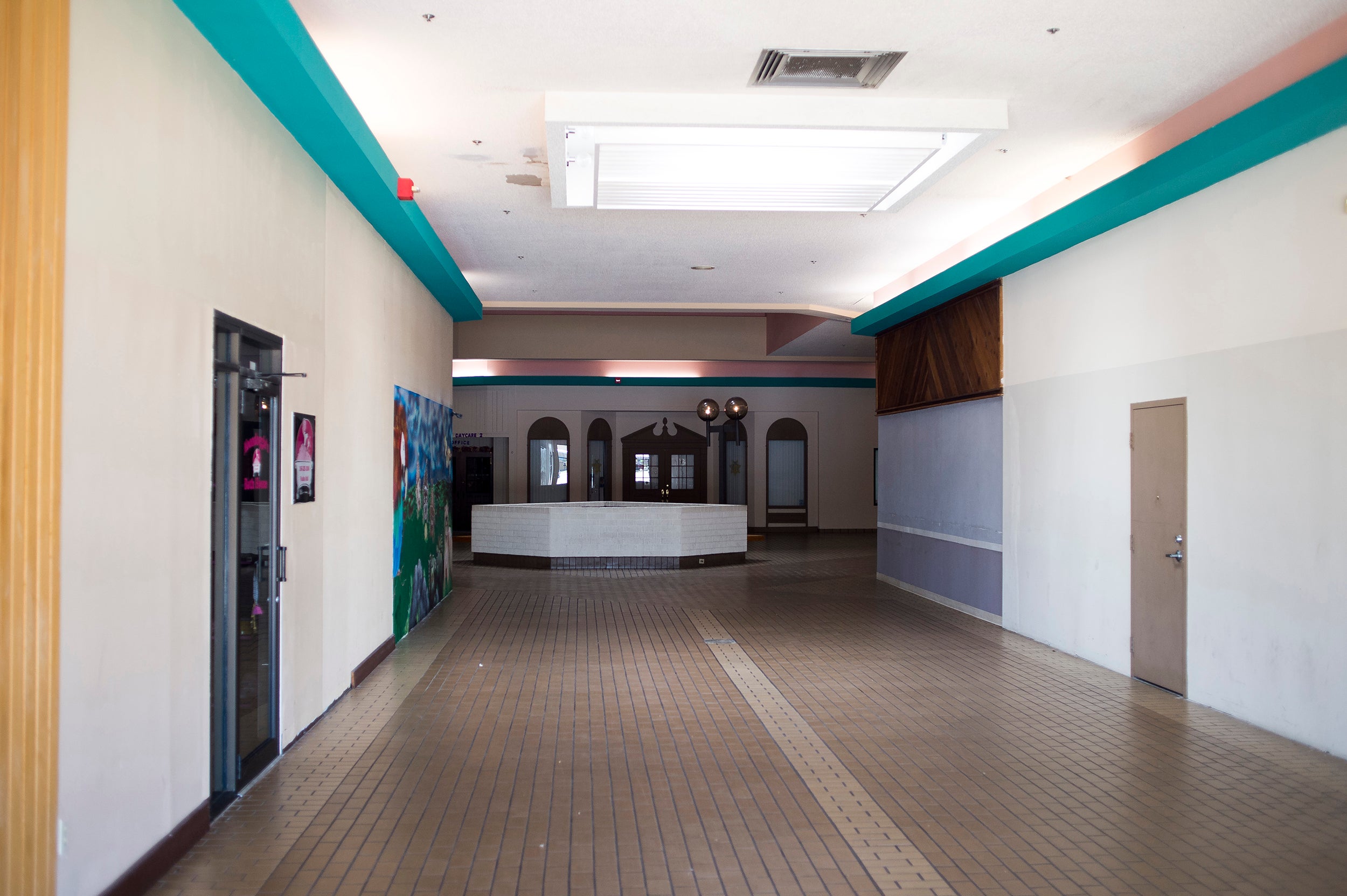 Derelict: empty shops in the Palatka mall