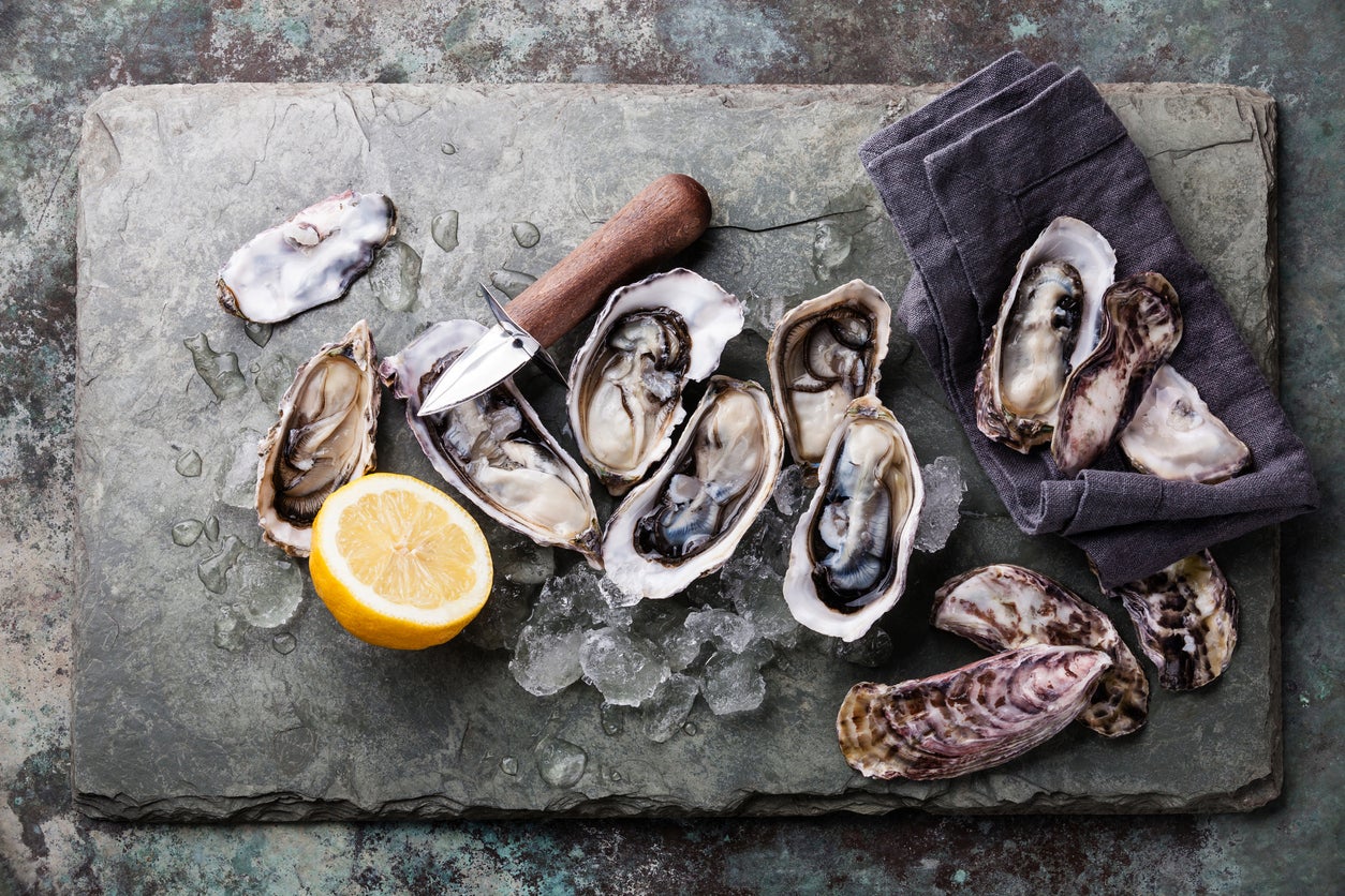 Enjoy fresh oysters at Le Petit Commerce (Getty/iStockphoto)