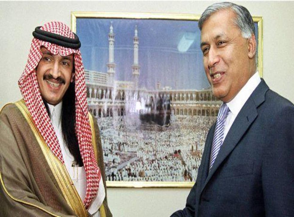 Prince Turki bin Bandar, who disappeared from Paris in late 2015, meeting Pakistan’s finance minister in 2003