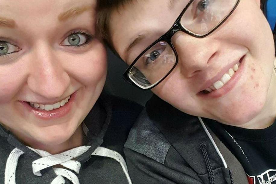 Samantha Heaton, right, with girlfriend Alyssa Christina (Facebook/Alyssa Christina)