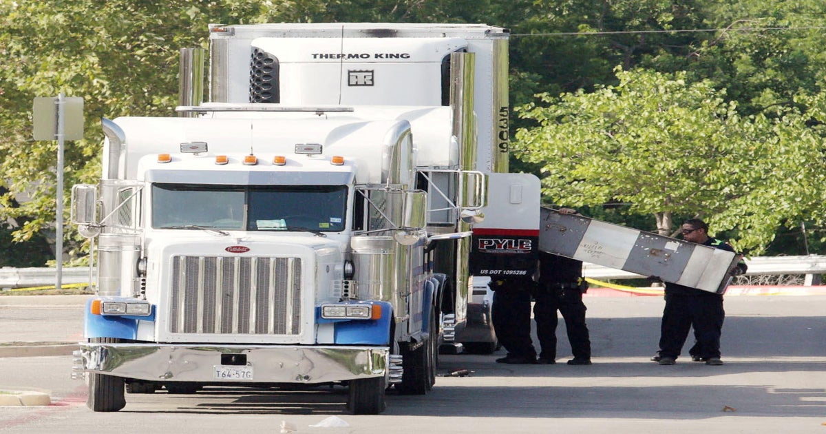 Trucker charged in deaths of 10 immigrants packed in rig