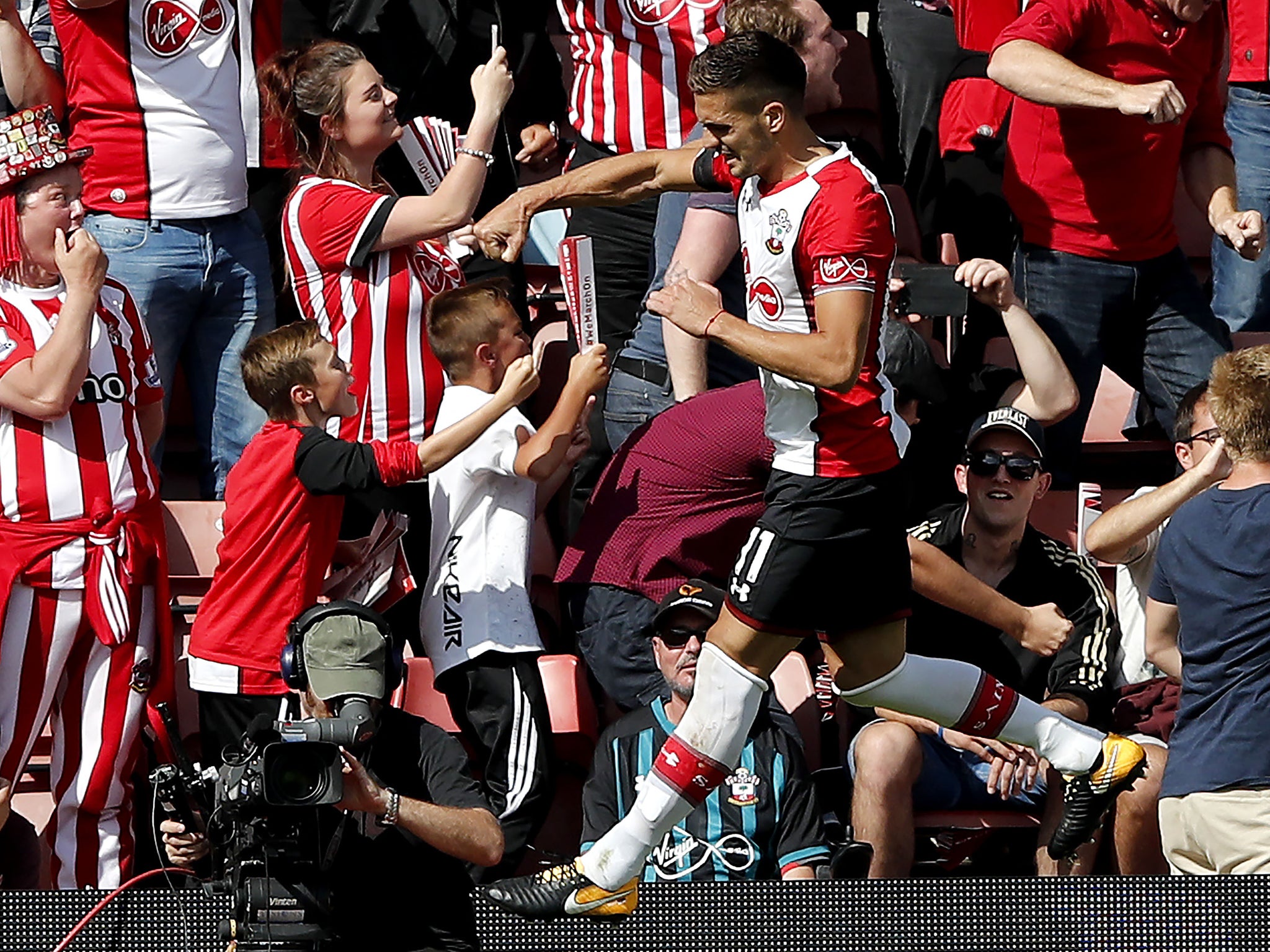 Dusan Tadic punches the air after scoring Southampton's second