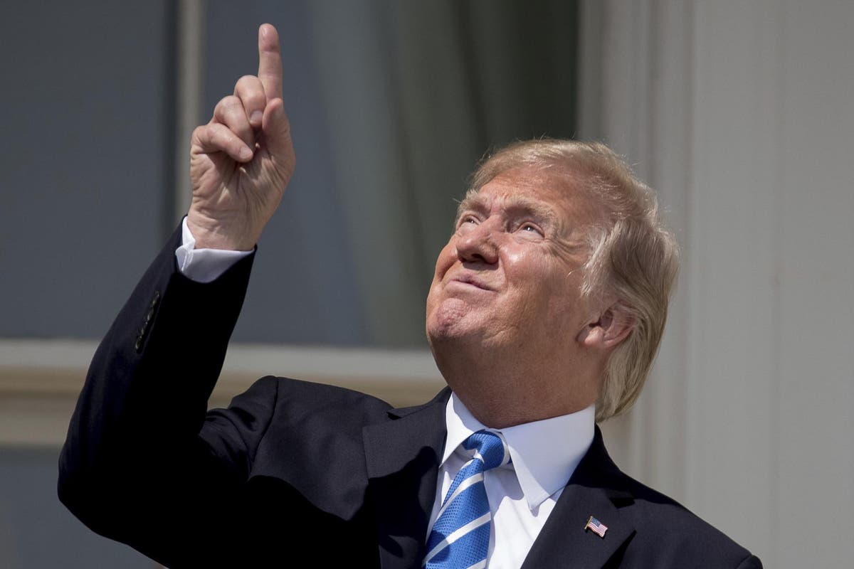 Trump just stared into the solar eclipse without safety glasses