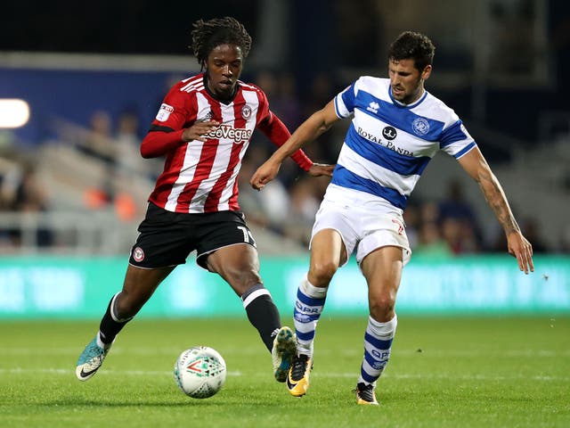 Romaine Sawyers and Paweł Wszołek tussle for possession