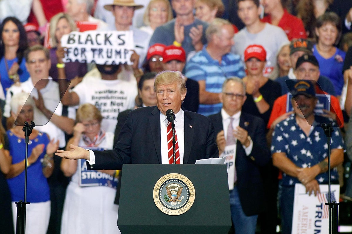 Donald Trump attacks critics as rambling Phoenix rally speech descends ...