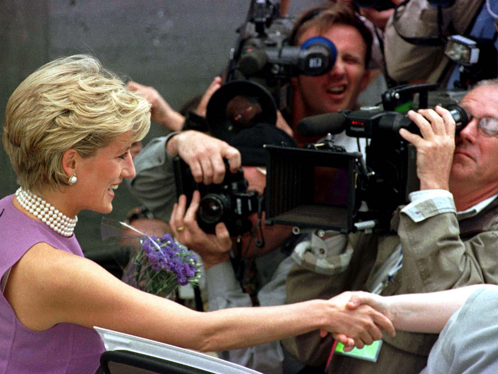 Prince Harry Says Same Paparazzi Who Chased Diana S Car Into Paris
