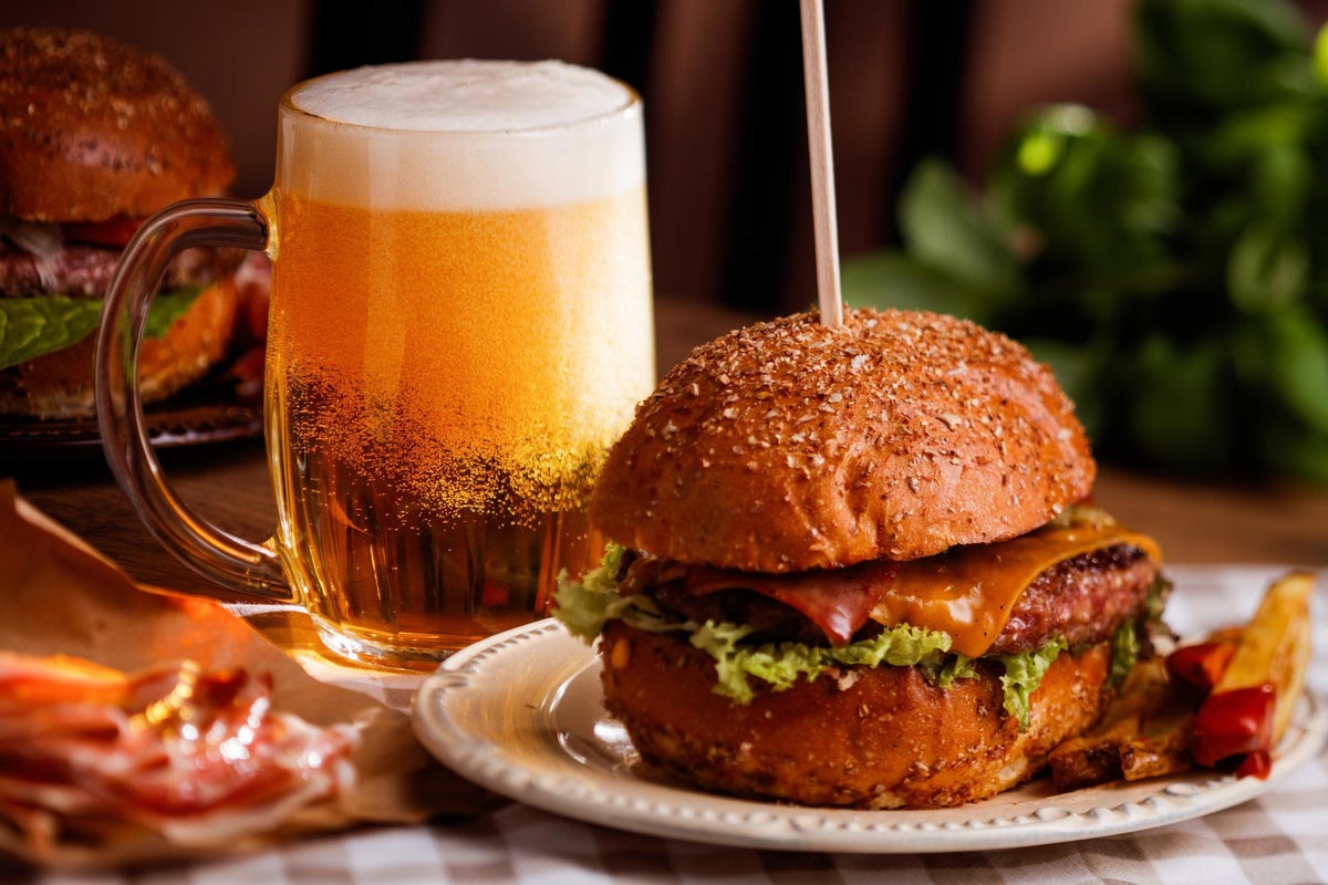 The best alcohol pairings for your cheese, veggie and chicken burgers