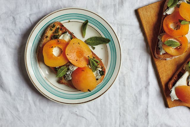 Toasty: the apricot and mint is the perfect snack for a summer afternoon