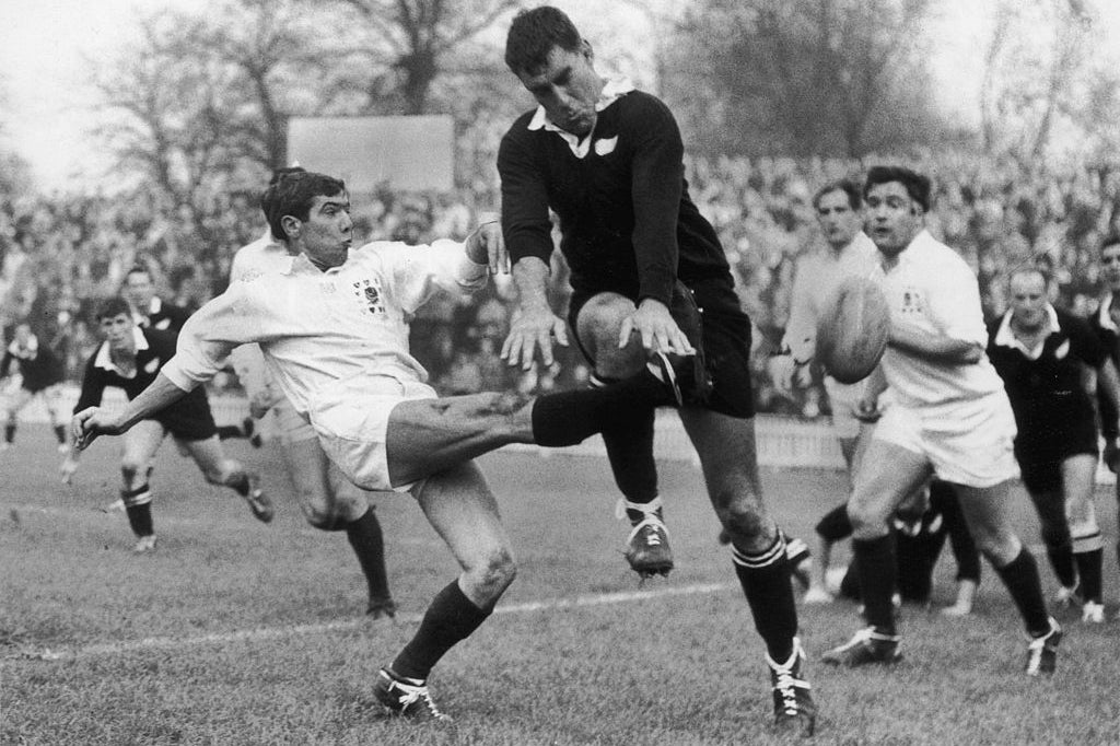 Meads attempts to charge down a kick during a match against Leicester in 1967 (Getty)