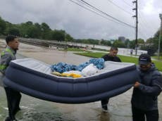 Muslim youth group helps Houston residents during Harvey
