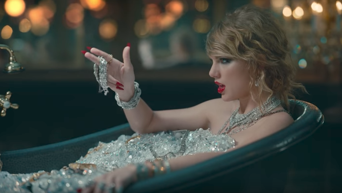 Taylor Swifts Diamond Bath In The Lwymmd Video Was Worth More Than 10 