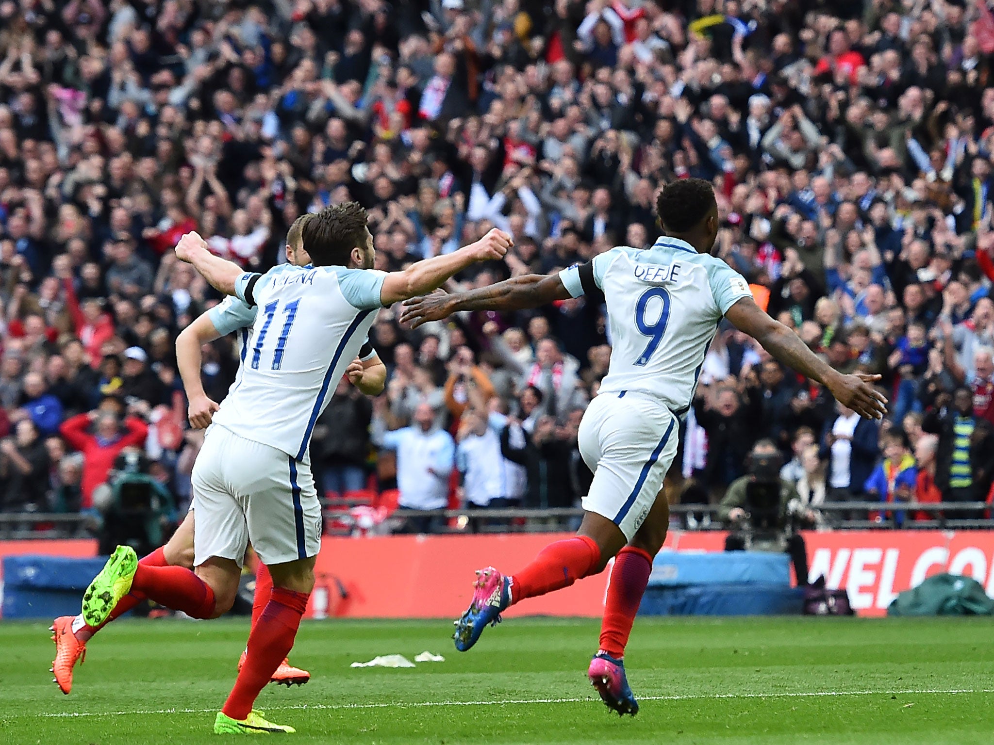 Defoe celebrates with teammates after scoring in England's World Cup 2018 qualifier against Lithuania