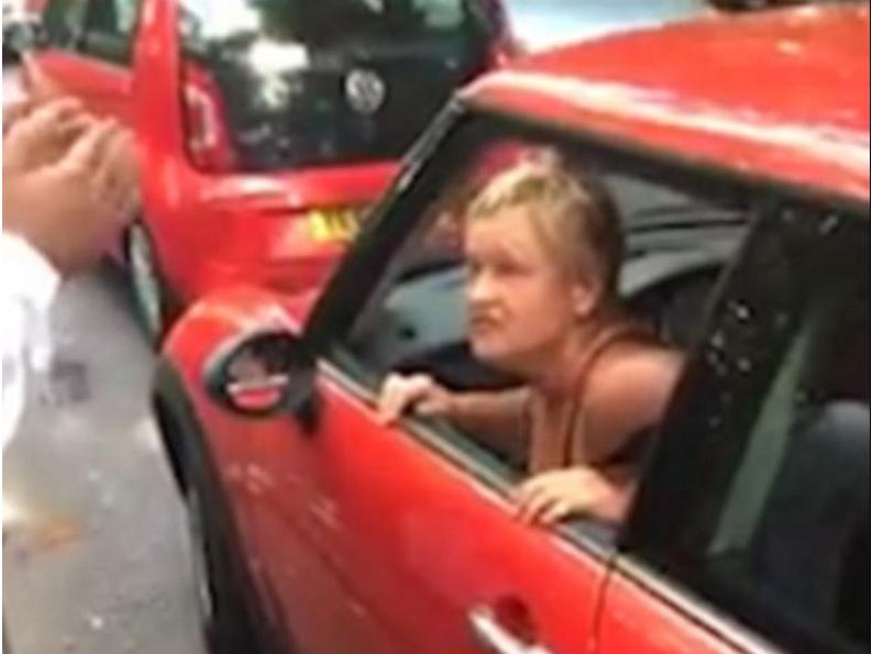 A woman launches a racist tired at Muslim worshippers