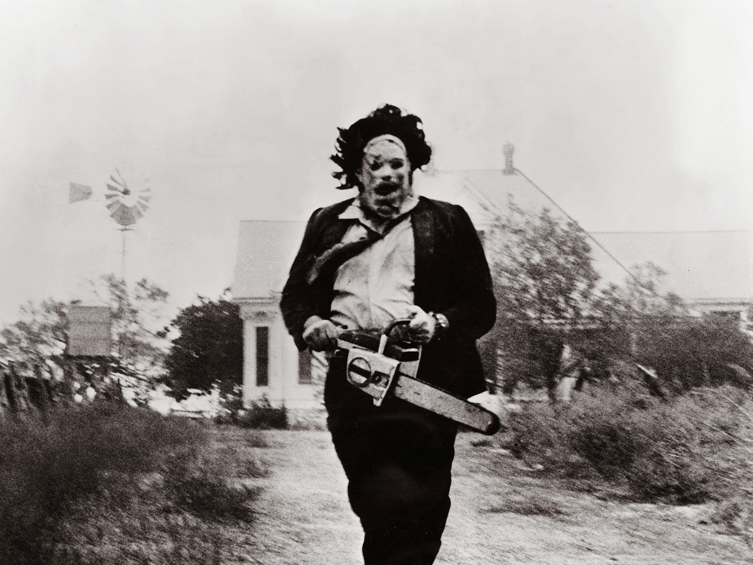 Leatherface (played by Gunnar Hansen) hunts his prey with a hammer, a meat hook and a chain saw