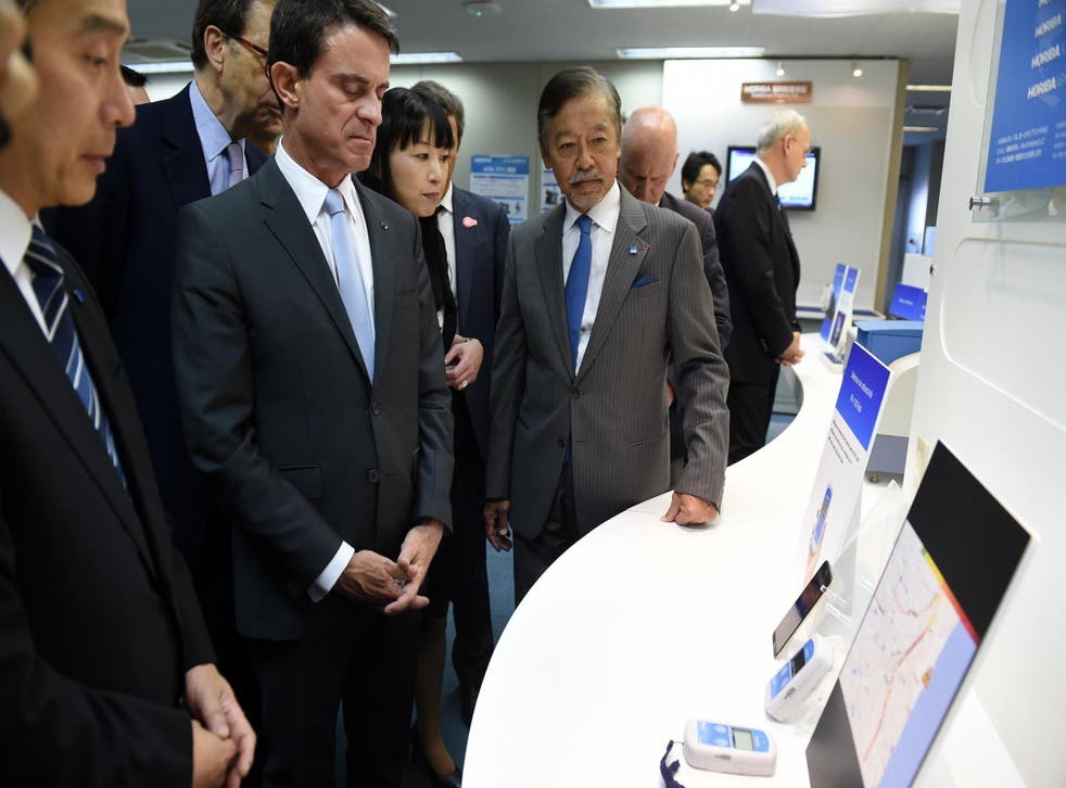 Atsushi Horiba (fourth right) dismisses the potential for electric cars to dominate