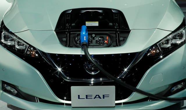 Nissan say it aims to sell 90,000 Leaf electric vehicles