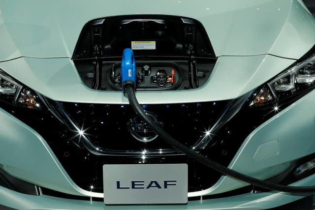 Nissan say it aims to sell 90,000 Leaf electric vehicles