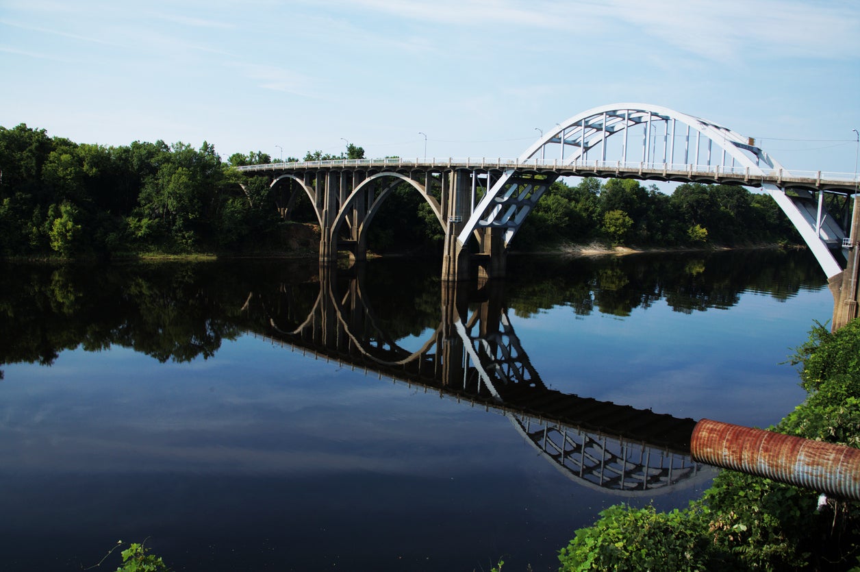 The Edmund Winston Pettus Bridge is located to the east of Selma