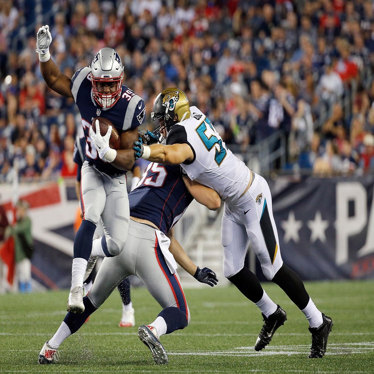 NFL Is Keeping TV Aloft, Despite Streaming Push –