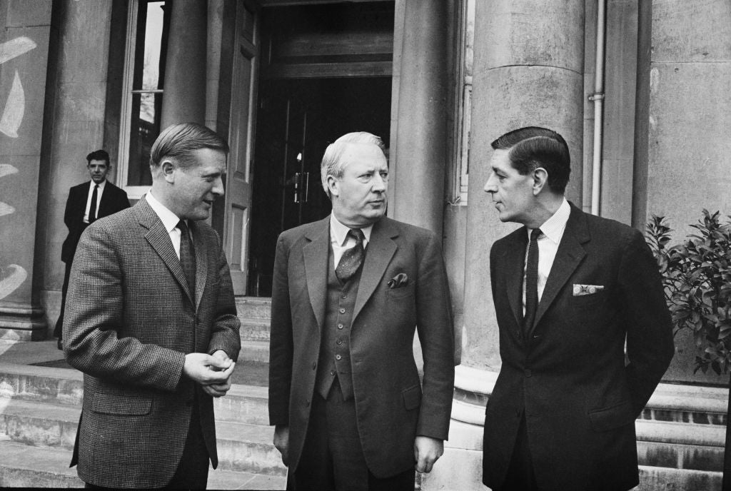 Du Cann (right) with former Prime Minister Sir Edward Heath (centre) in 1966 (Getty)