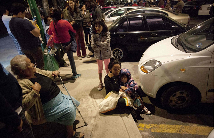 People react on a street in downtown Mexico City during an earthquake on September 7, 2017.
An earthquake of magnitude 8.0 struck southern Mexico late Thursday and was felt as far away as Mexico City, the US Geological Survey said, issuing a tsunami warning. It hit offshore 120 kilometers (75 miles) southwest of the town of Tres Picos in the state of Chiapas. 
 / AFP PHOTO / PEDRO PARDOPEDRO PARDO/AFP/Getty Images