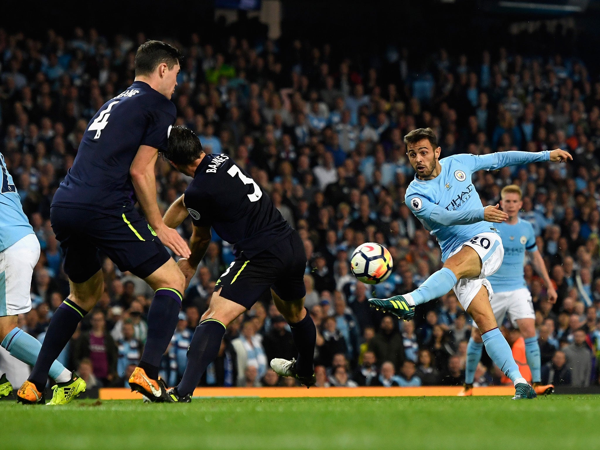 Silva tried his luck with a shot on goal against Everton