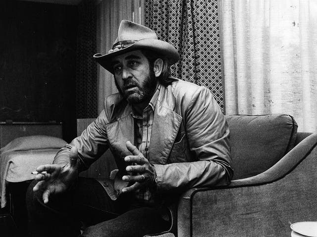 Don Williams talks to press in a London hotel room, 1979