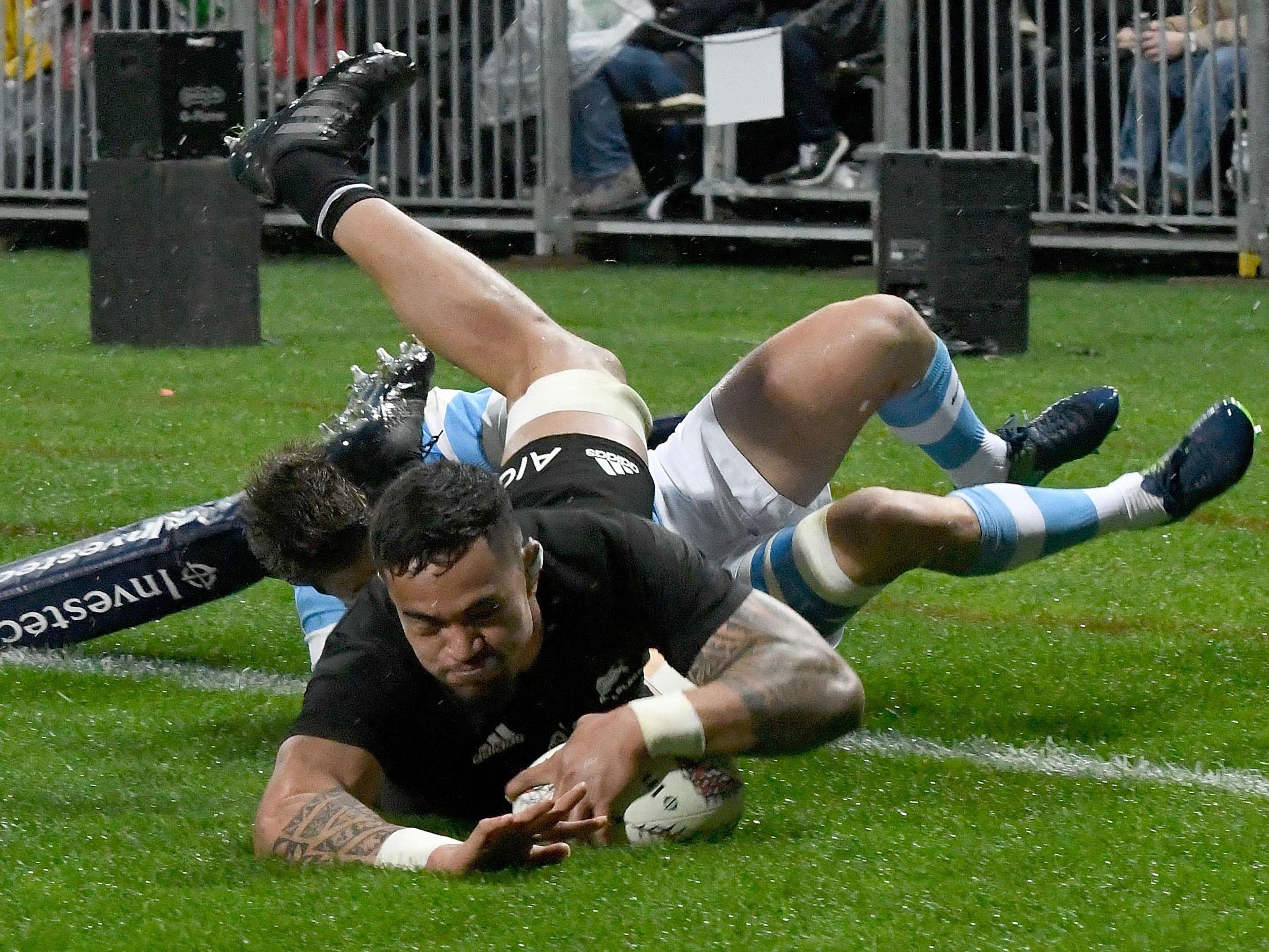 New Zealand's Vaea Fifita scores a try in front of Argentina's Santiago Cordero