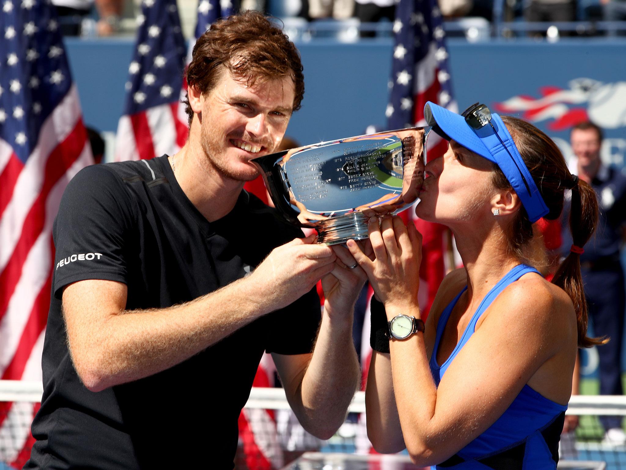 &#13;
The pair pose with the trophy after victory in New York &#13;