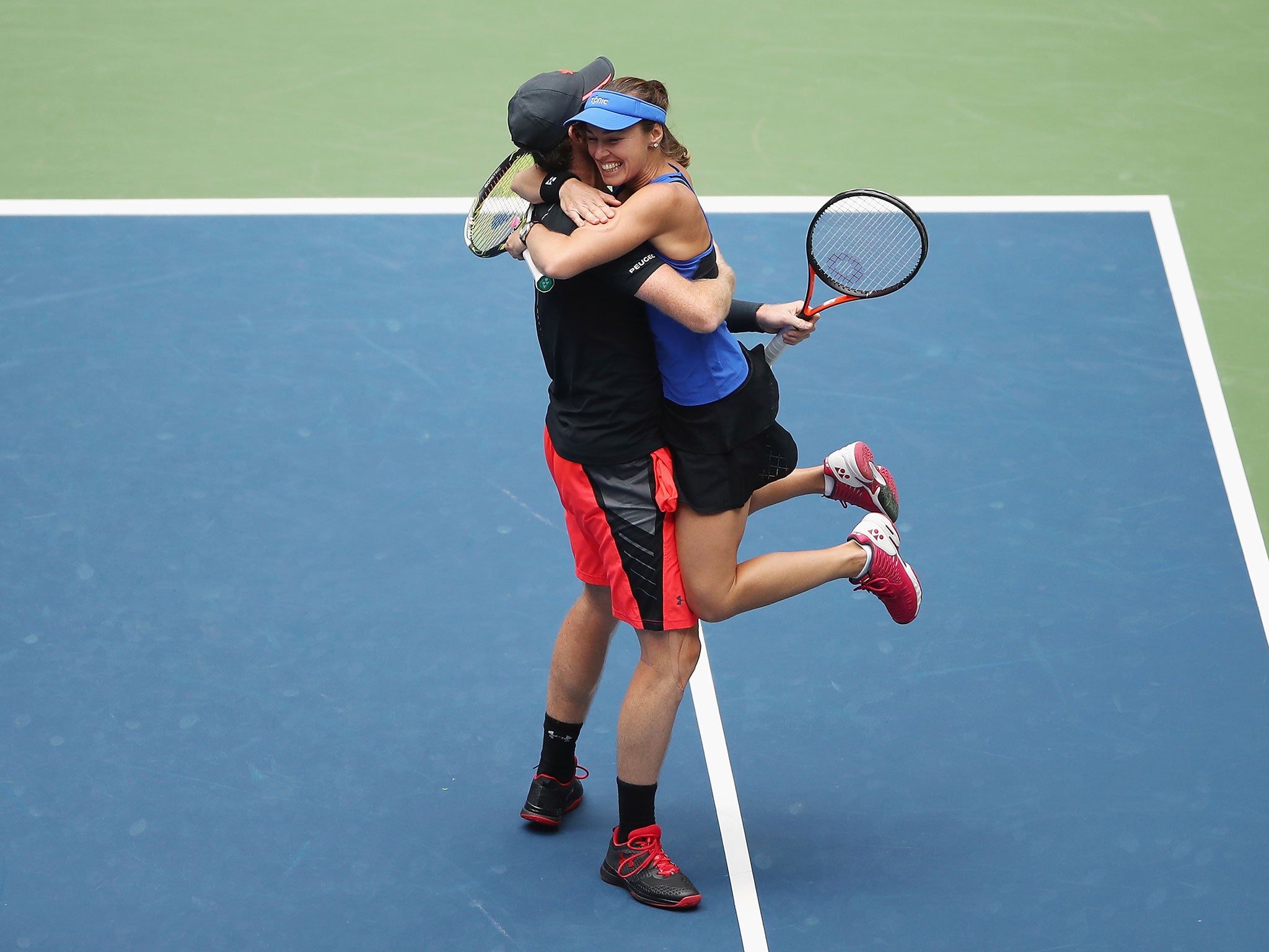 Hingis and Murray celebrate their US Open mixed double victory