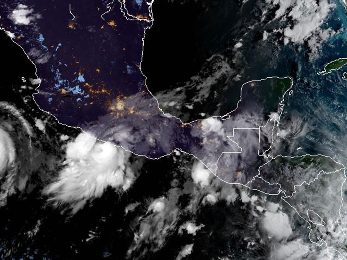 Hurricane Max forming off Mexico's southern Pacific coast to make