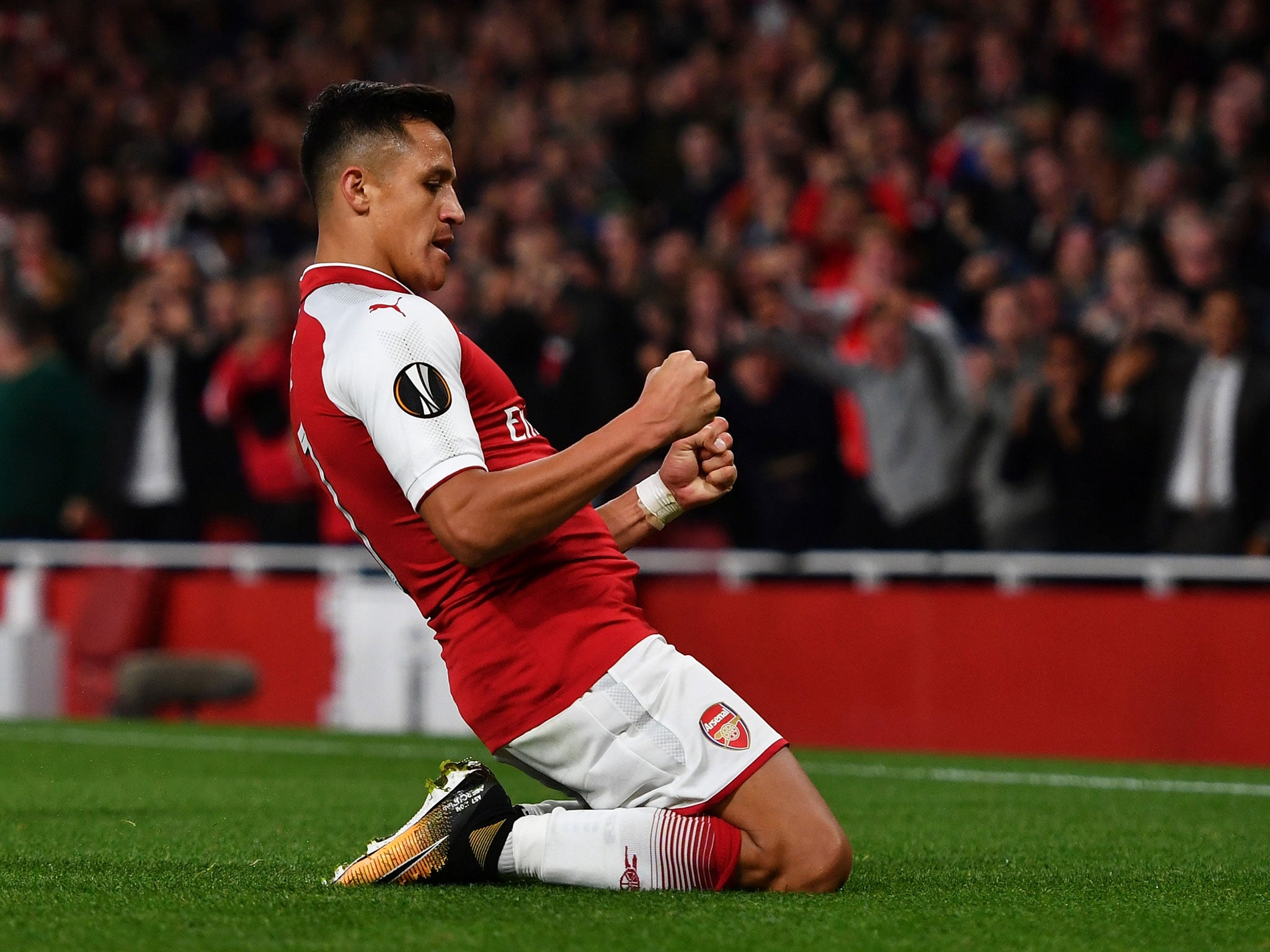 Alexis Sanchez celebrates Arsenal's equaliser