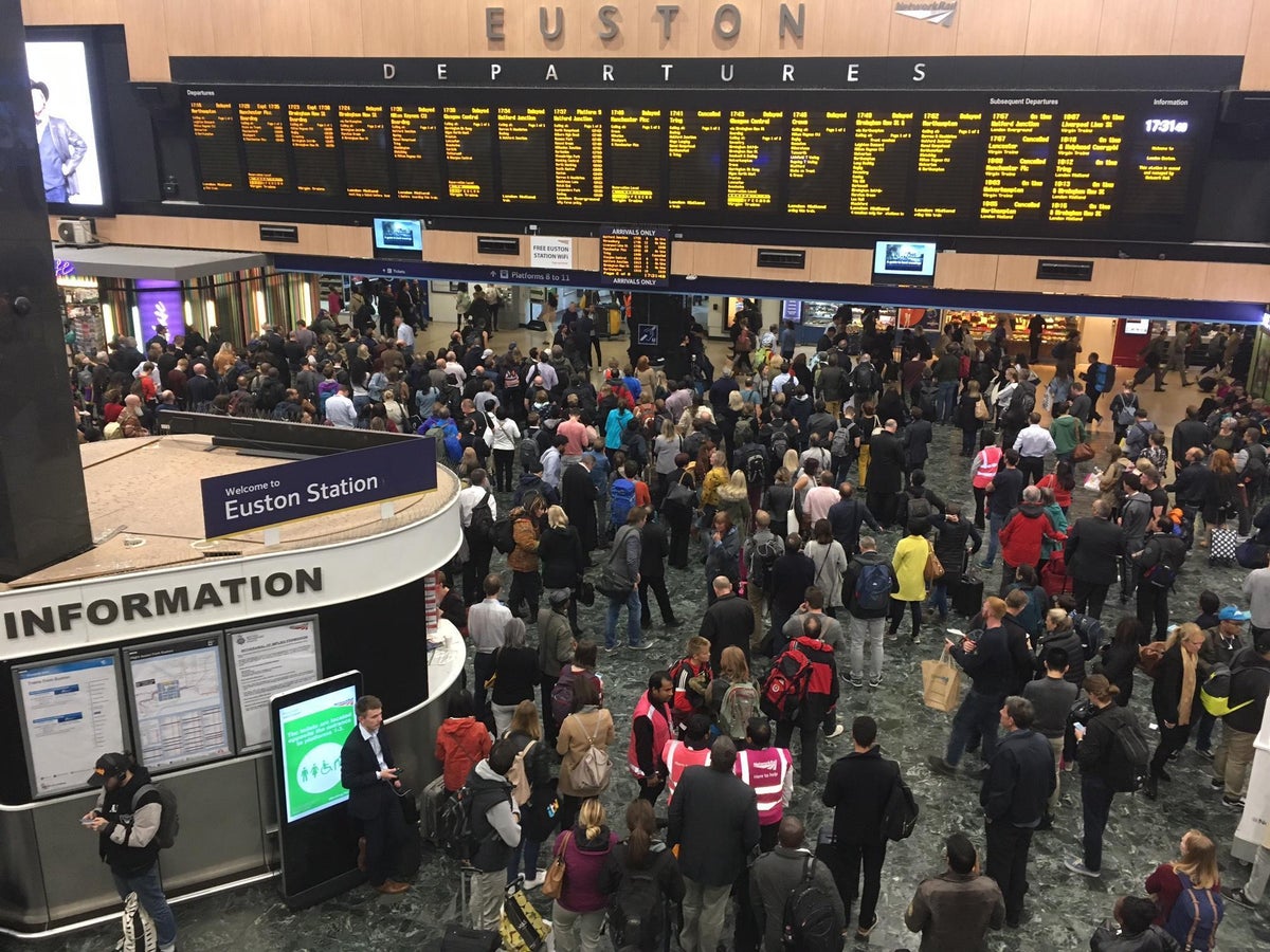 Euston Station Reopens After Fire Causes Travel Chaos The Independent The Independent