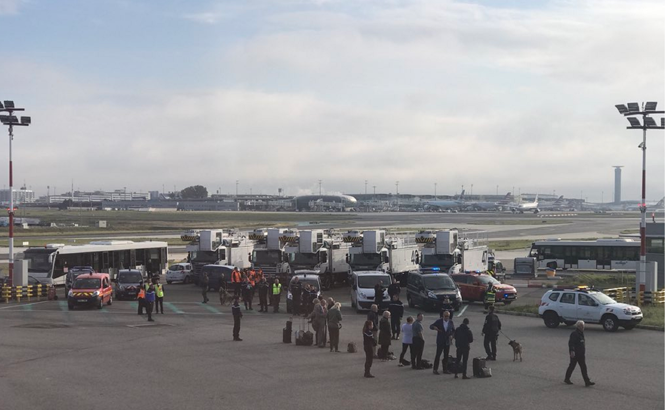Passengers at Charles de Gaulle waiting on the tarmac after their flight was evacuated