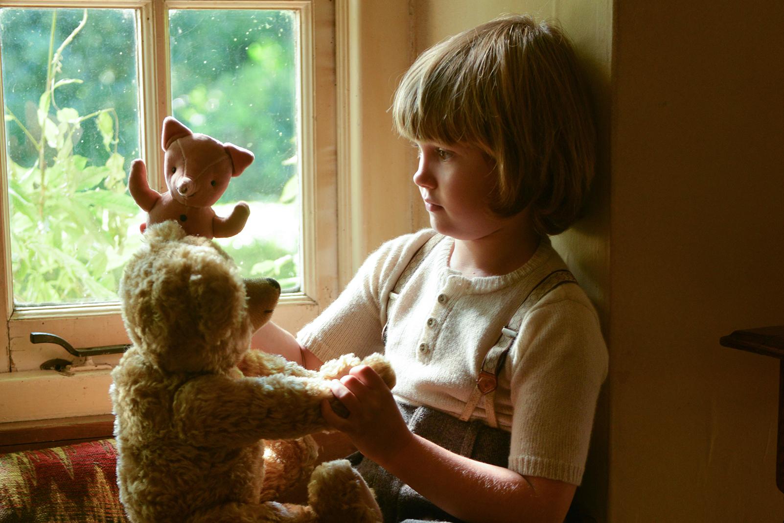 Goodbye Christopher Robin Exclusive Featurette Looks At The Real Life Inspiration Behind A 9590