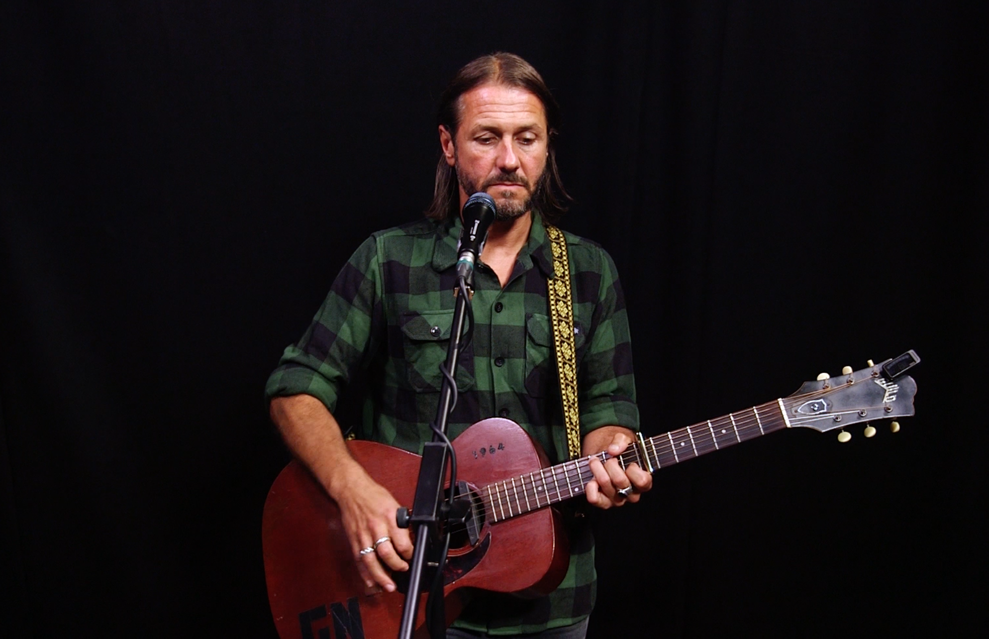 Grant Nicholas from Feeder performs for Music Box