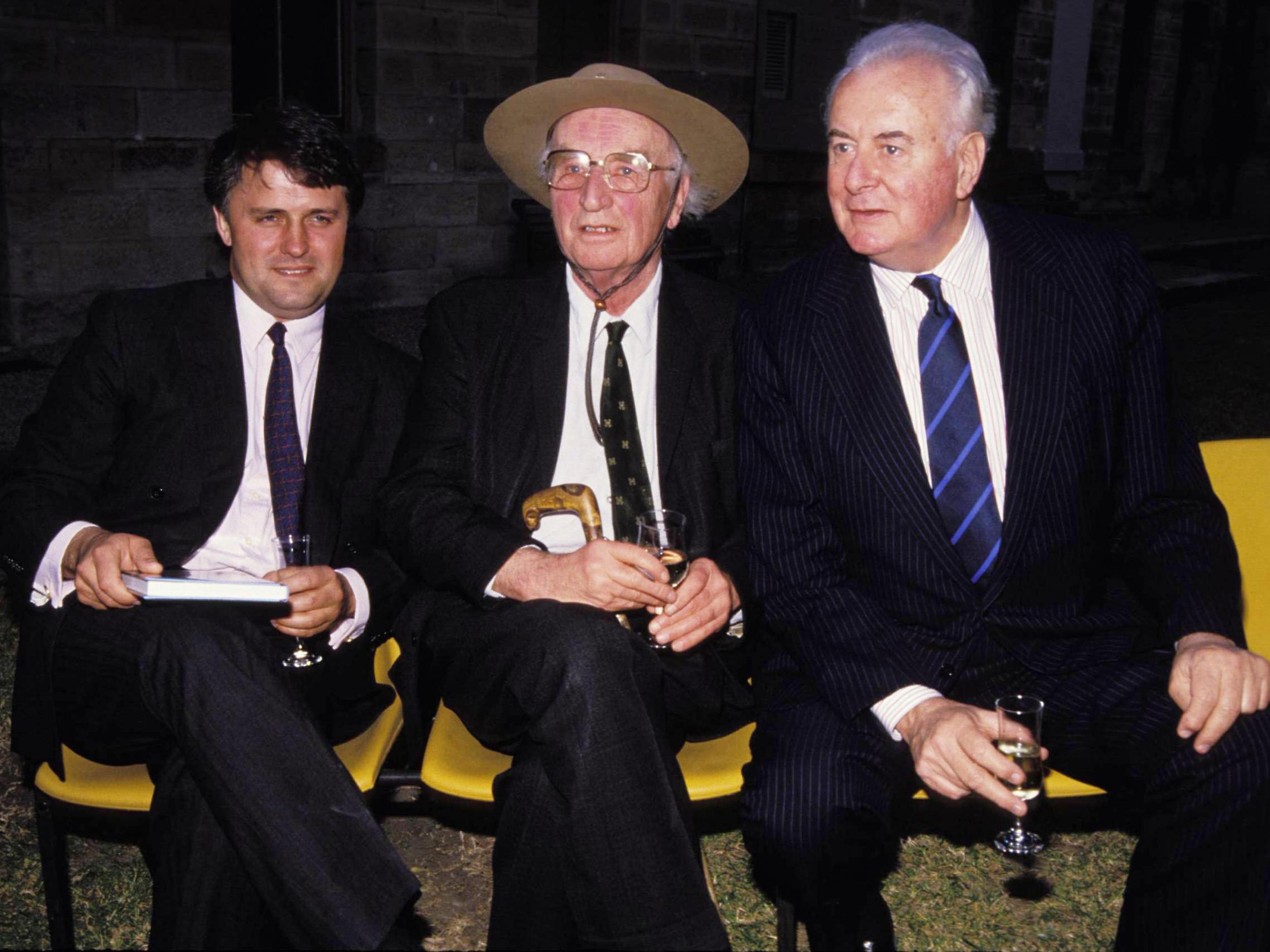 Former MI5 spy and author Peter Wright (centre) with his lawyer Malcolm Turnbull (left) and former Australian prime minister Gough Whitlam at the launch of ‘Spycatcher’ in Sydney, 1988