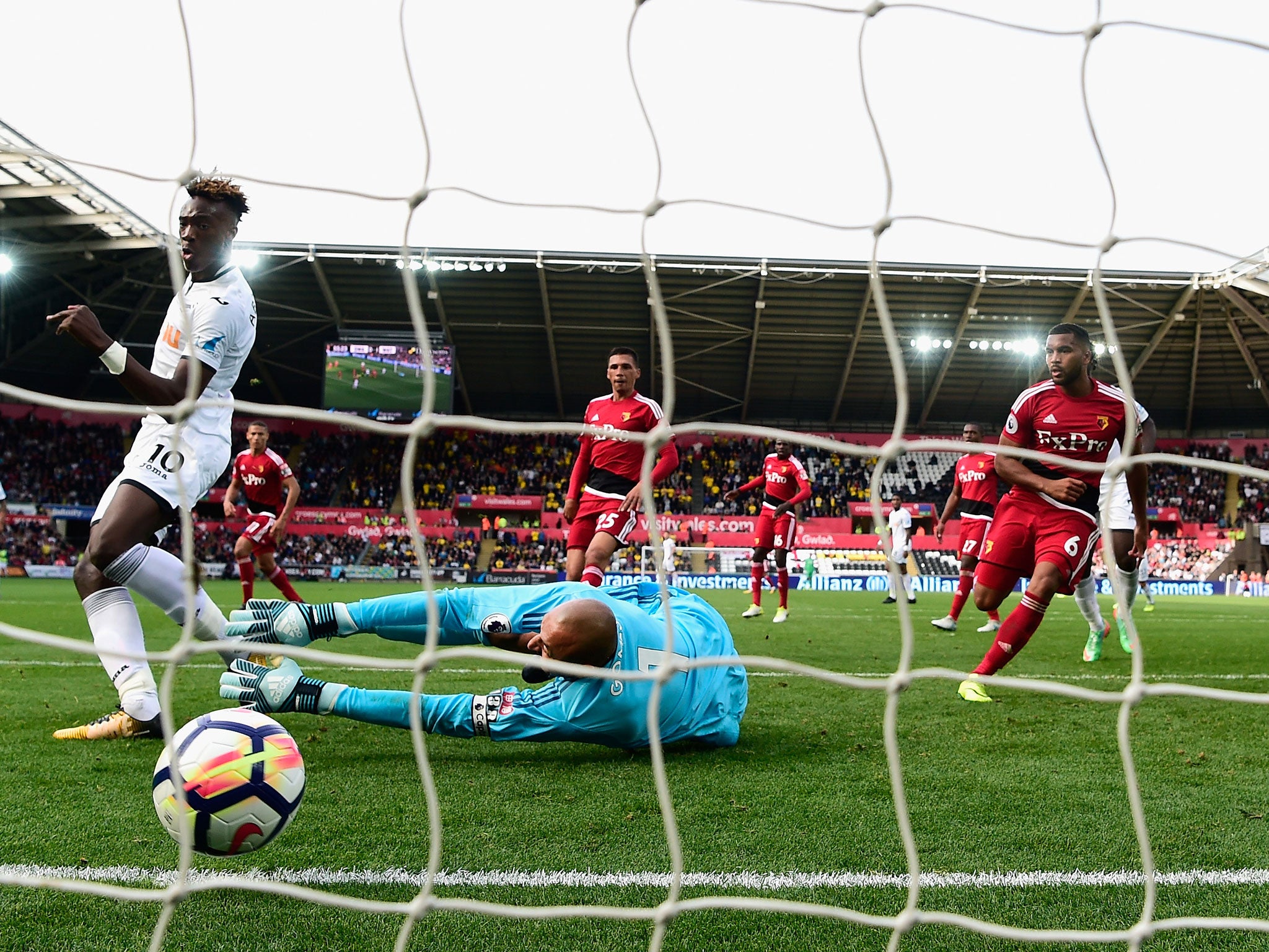 Tammy Abraham scores for Swansea against Heurelho Gomes