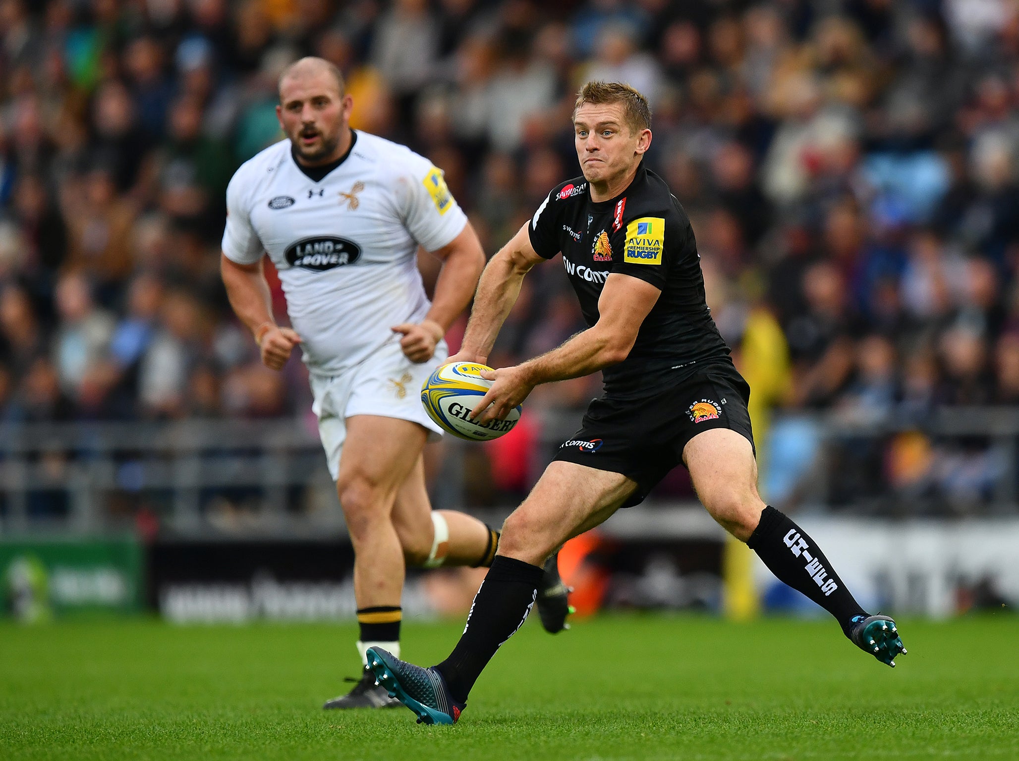 Gareth Steenson of Exeter Chiefs looks for a pass