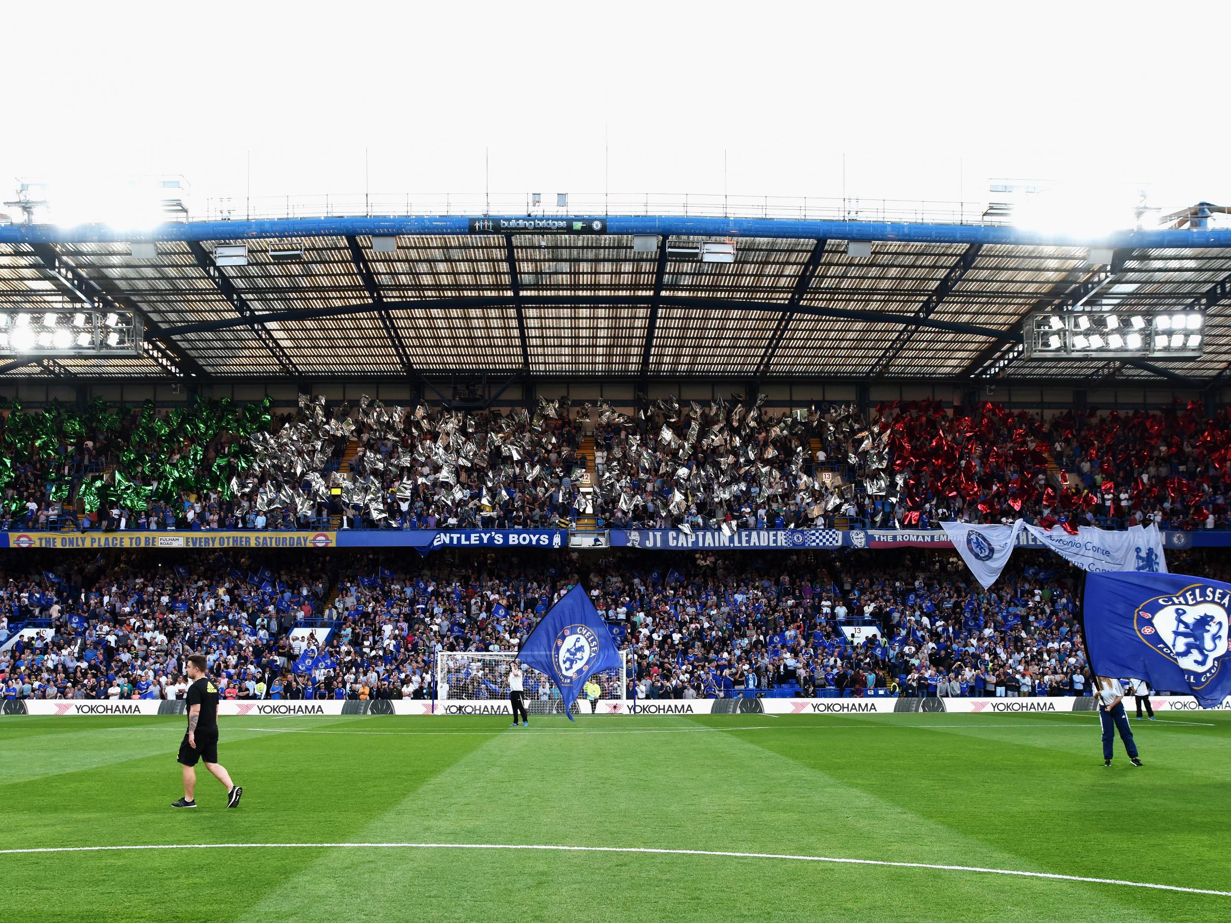 Chelsea fans unveil Italy flag for Antonio Conte's home debut