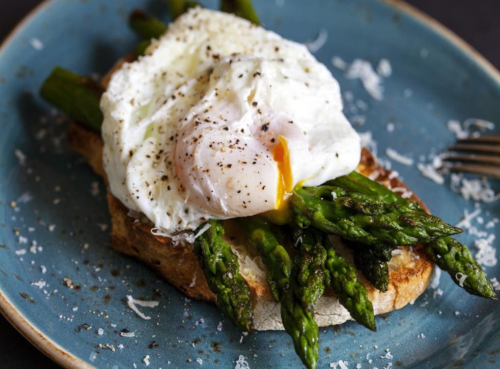 How to poach an egg quickly | The Independent | The Independent