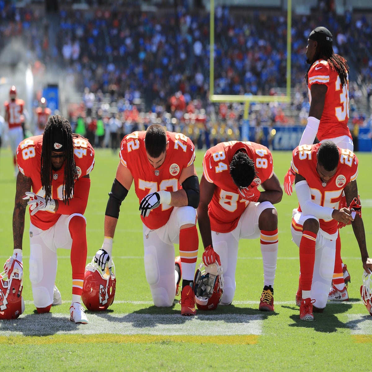 NFL Player Protests: Dallas Cowboys Kneel Prior to National Anthem on 'Monday  Night Football'