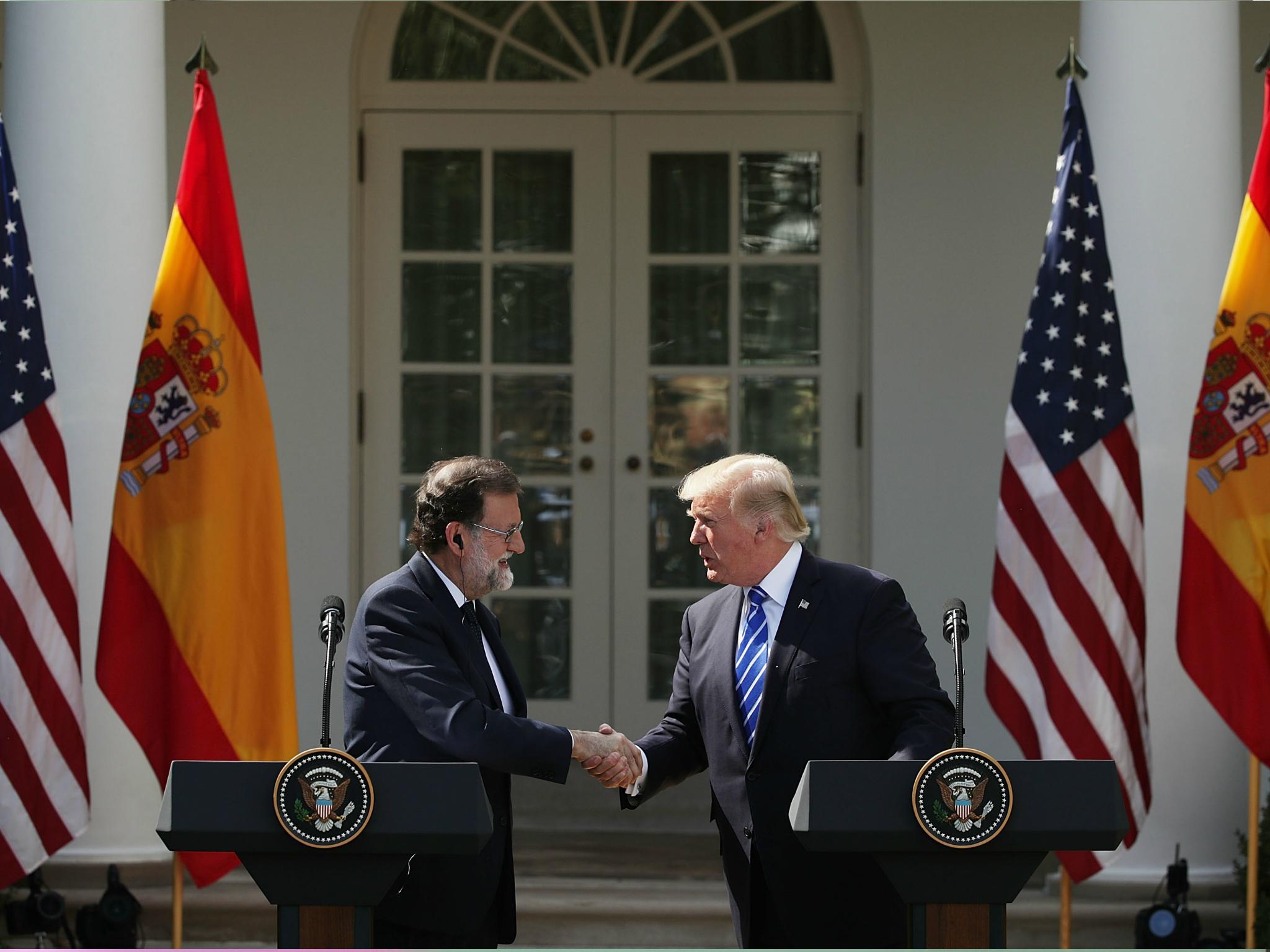 Donald Trump and Spanish Prime Minister Mariano Rajoy shake hands during a joint news conference at White House 26 September