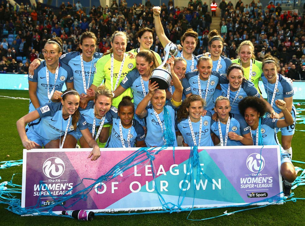 Manchester City celebrate after winning the Women's Super League 1 in 2016
