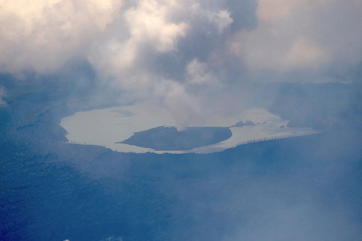 Vanuatu volcano: Ambae island authorities order total evacuation over ...