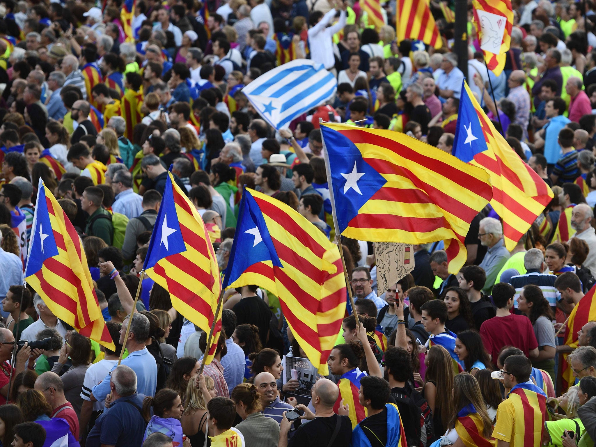 Catalan pro-independence groups are campaigning for a 'Yes' vote in the 1 October referendum