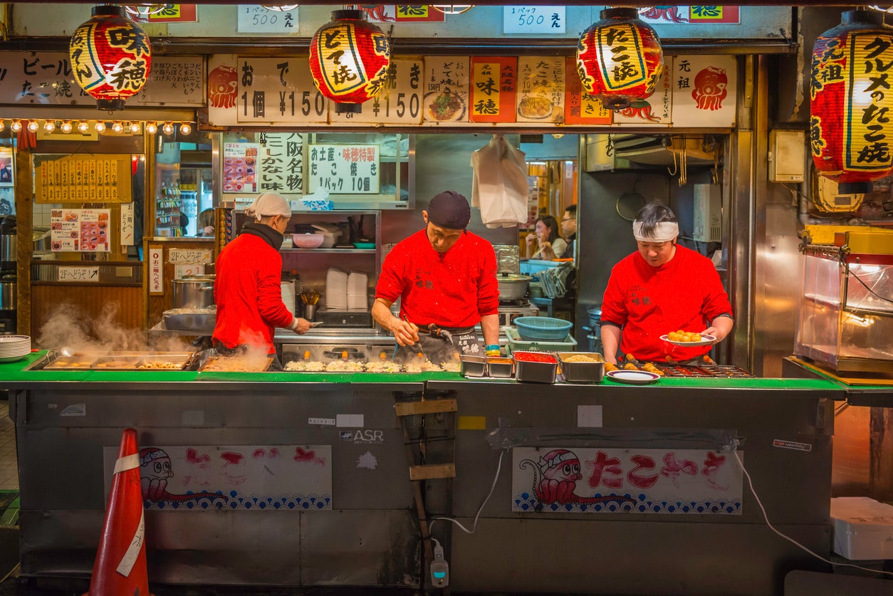 Dotombori has plentiful street food vendors (Getty)