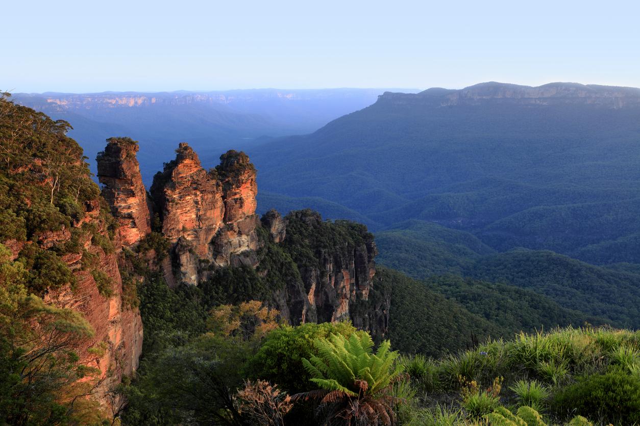 The Three Sisters rock formation in Blue Mountains National Park