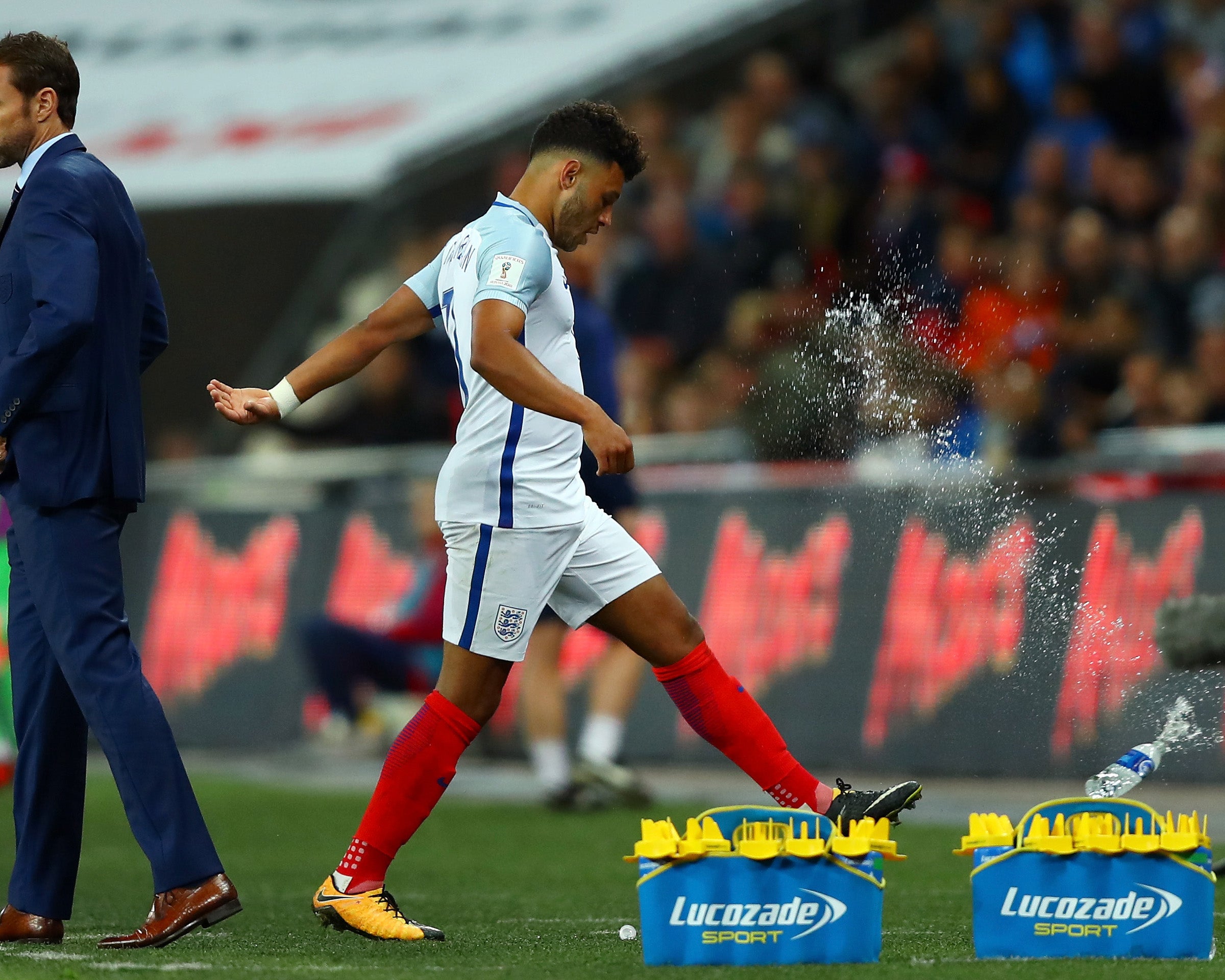 Oxlade-Chamberlain takes out his frustrations