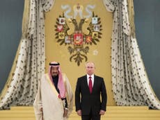 Saudi king takes 1,500 staff and gold escalator on Moscow trip